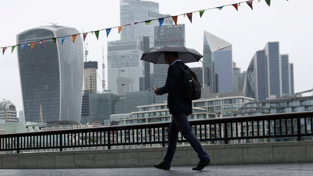 UK pessimists 'in retreat' as business confidence and mortgage lending bounce back