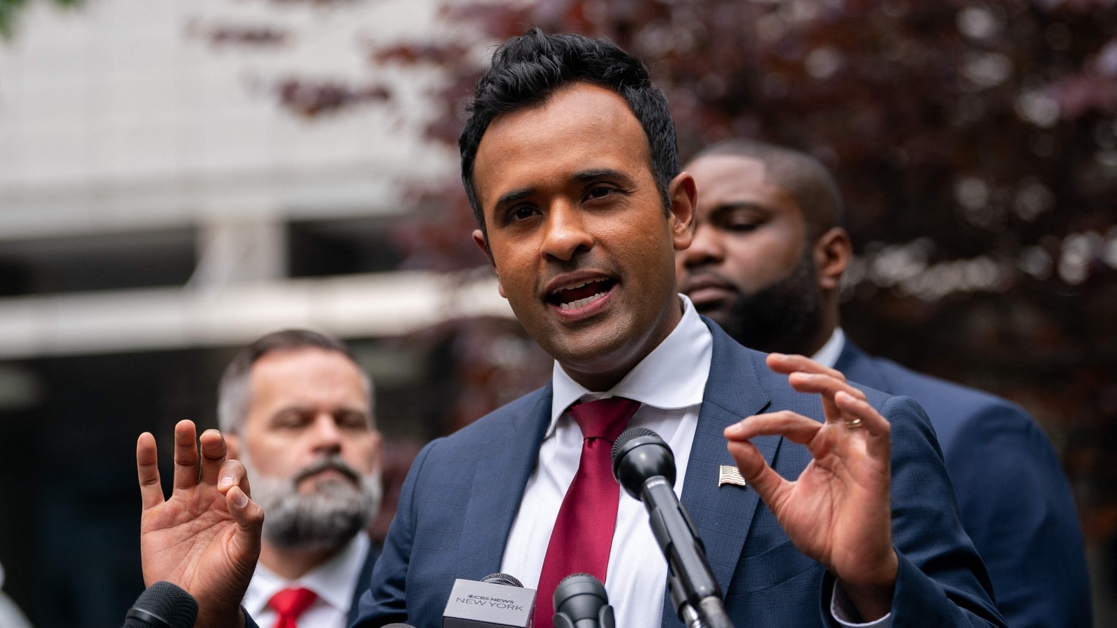 Vivek Ramaswamy with the Freudian slip calling Donald Trump a ‘sham politician’ outside New York court