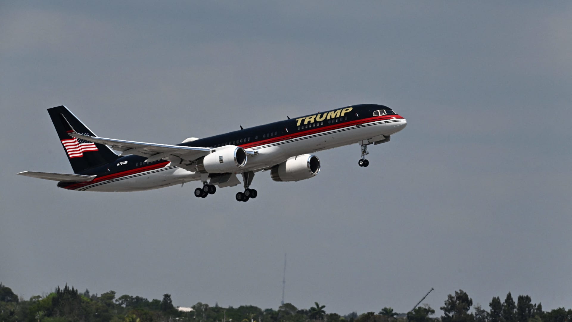 Trump's Boeing 757 clipped parked plane while landing at Florida airport Sunday, FAA says