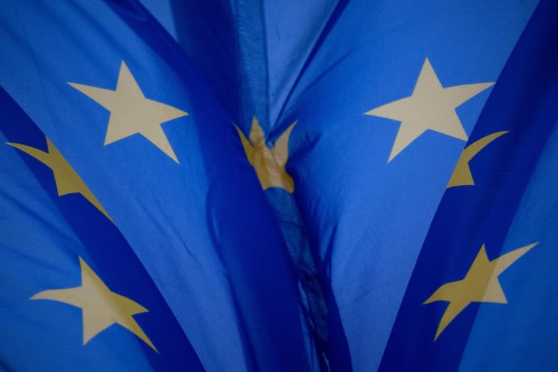 EU rebukes seven member states over excessive deficits